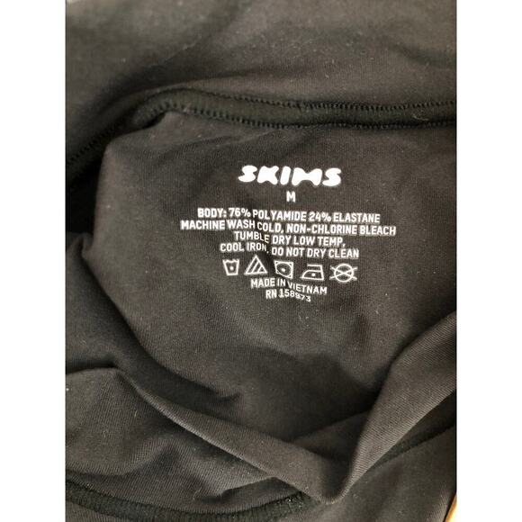 SKIMS Fits Everybody Mock Neck Tank Fitted Onyx Black NWT Medium - Picture 7 of 9